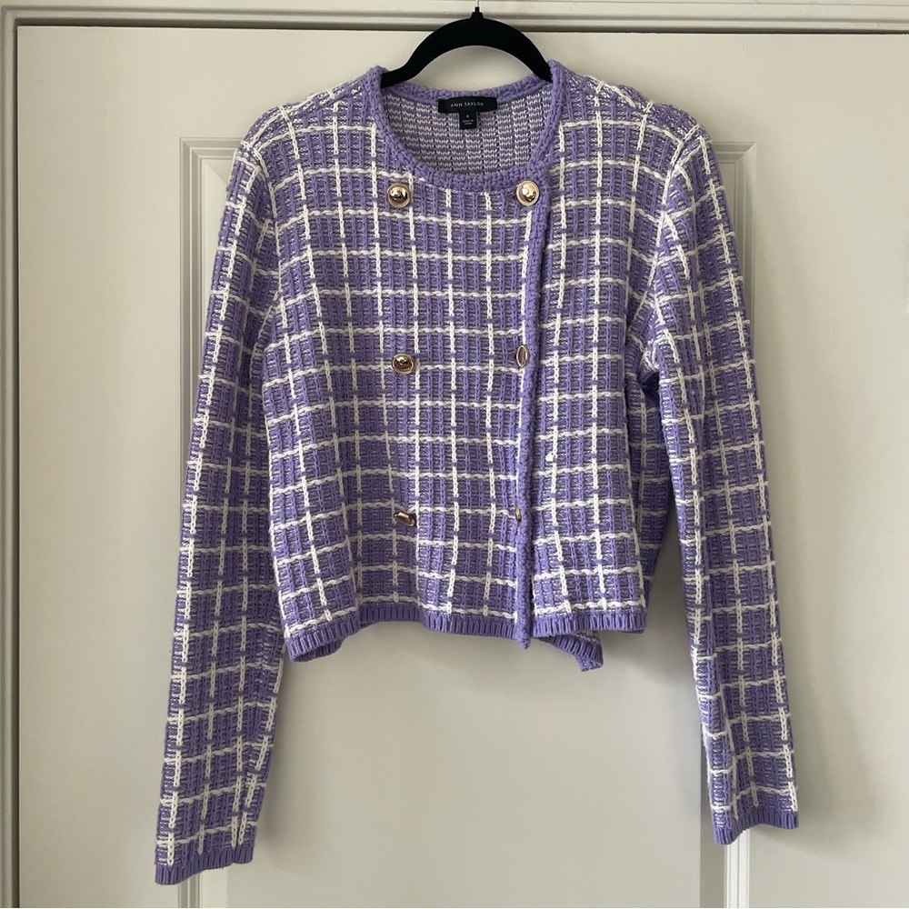 💜 Ann Taylor Lilac Textured Knit Cardigan Top – Gold Button Detail (Size M)